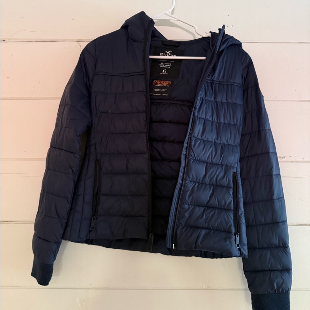 Hollister Women's Dark Navy Quilted Hooded Puffer Jacket